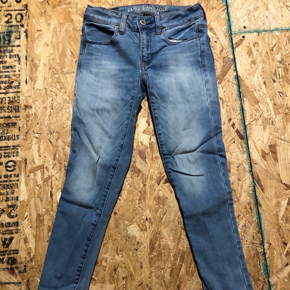 Light wash American Eagle jeans - Picture 1 of 1